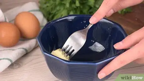 Imagen titulada Make Scrambled Eggs in a Microwave Step 1