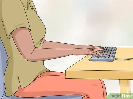 Imagen titulada Sit at a Computer Step 3