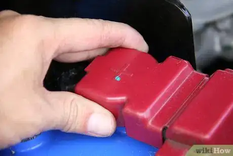 Imagen titulada Remove Car Battery Terminals Step 16