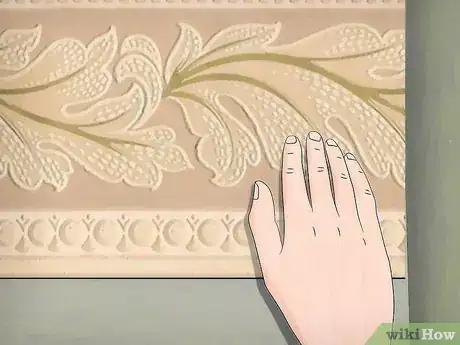 Imagen titulada Hang Border Wallpaper Step 14