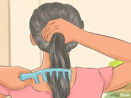 Imagen titulada Make a Messy Bun Step 8