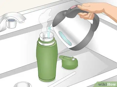 Imagen titulada Clean a Moldy Water Bottle Step 11
