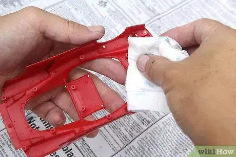 Imagen titulada Paint a Model Car Step 13