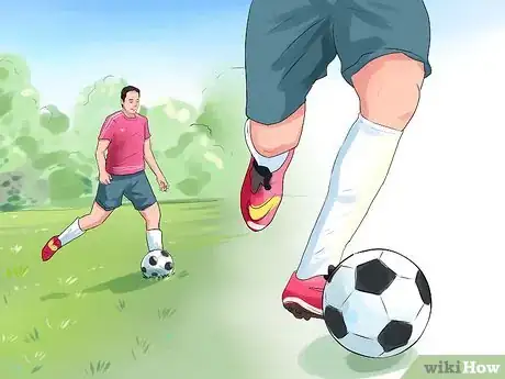 Imagen titulada Read a Soccer Penalty Shot if You're a Goalie Step 3