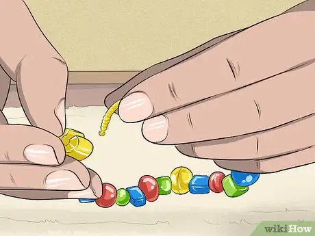 Imagen titulada Open a Pandora Bracelet Step 15