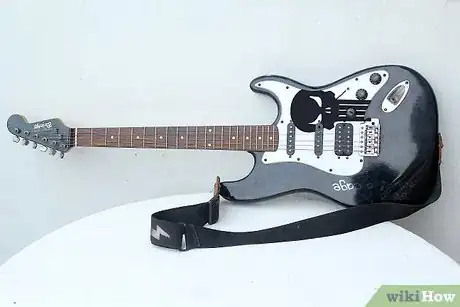 Imagen titulada Decorate a Guitar Step 13
