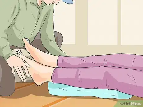 Imagen titulada Tell if a Fall Broke Bones Without an X Ray Step 14