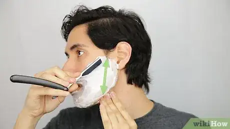 Imagen titulada Hold a Straight Razor Step 7