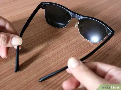 Imagen titulada Take Out Lenses from Your Sunglasses Step 6