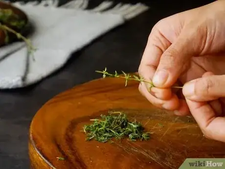 Imagen titulada Prepare and Store Fresh Thyme Step 8