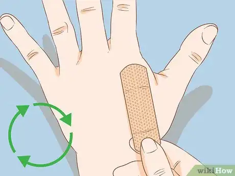 Imagen titulada Apply Different Types of Bandages Step 6