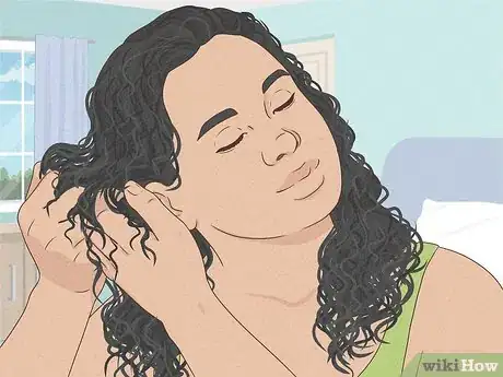 Imagen titulada Define Curly Hair Step 9