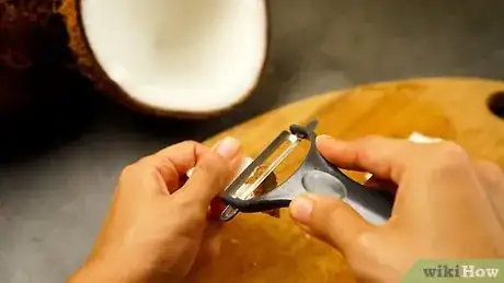 Imagen titulada Eat Coconut Step 5