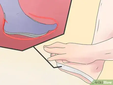 Imagen titulada Tape a High Ankle Sprain Step 6