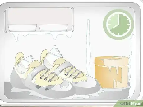 Imagen titulada Stretch Rock Climbing Shoes Step 7
