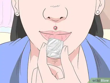 Imagen titulada Reduce Pain Caused by a New Piercing Step 1