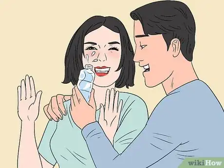 Imagen titulada Play Fight with Your Girlfriend Step 2