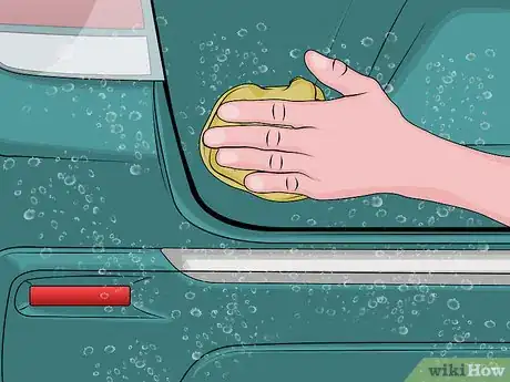 Imagen titulada Take Water Marks Off Vehicles Step 8