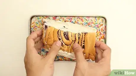 Imagen titulada Put Sprinkles on the Side of a Cake Step 12