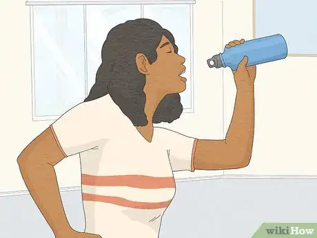 Imagen titulada Sing Into a Microphone Step 1