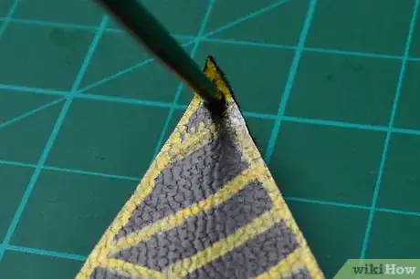 Imagen titulada Make Leather Earrings Step 9