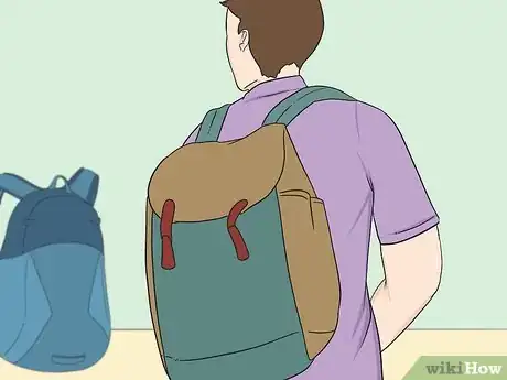 Imagen titulada Fit a Backpack Step 4.jpeg
