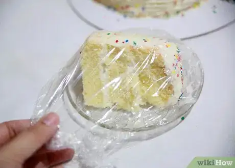 Imagen titulada Make a Birthday Cake Step 14