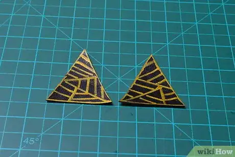 Imagen titulada Make Leather Earrings Step 8