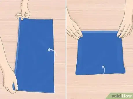 Imagen titulada Fold Towels Step 1