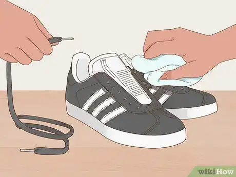 Imagen titulada Clean Adidas Gazelles Step 1