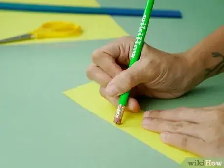 Imagen titulada Cut a Straight Line Step 14