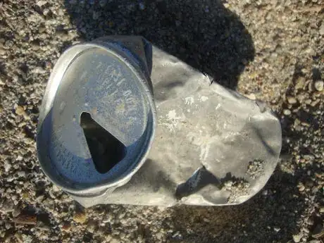 Imagen titulada Found  Tossed in the River Tab Soda can from the 70's