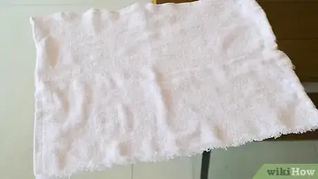Imagen titulada Make Beeswax Wraps Step 1
