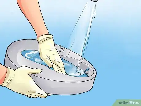 Imagen titulada Position a Bedpan Step 28