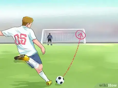 Imagen titulada Read a Soccer Penalty Shot if You're a Goalie Step 7