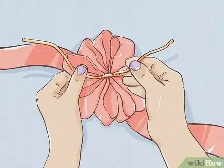Imagen titulada Make a Bow for a Christmas Tree Topper Step 5