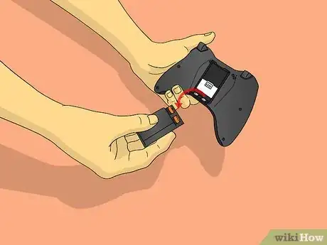 Imagen titulada Fix an Xbox 360 Wireless Controller That Keeps Shutting Off Step 1