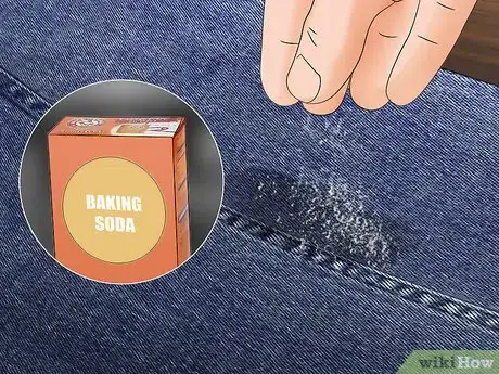 Imagen titulada Get Oil Stains Out of Jeans Step 2
