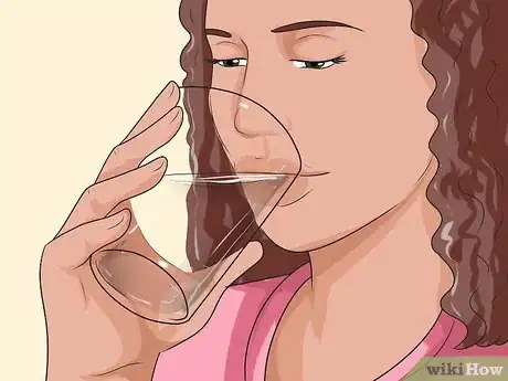Imagen titulada Swallow a Pill Step 7