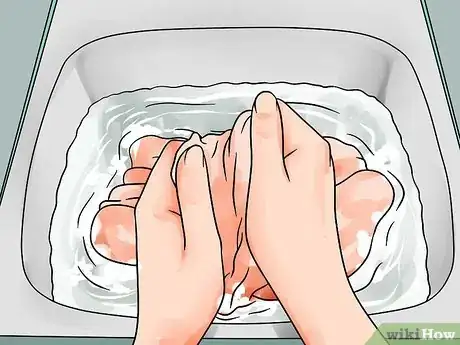 Imagen titulada Put on Compression Stockings Step 19