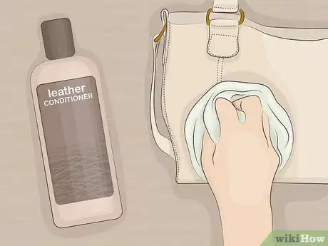 Imagen titulada Remove Jean Stains from Leather Step 11