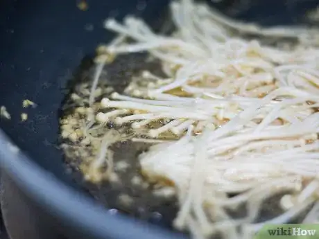 Imagen titulada Cook Enoki Mushrooms Step 15