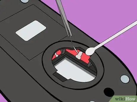 Imagen titulada Clean a Mouse Ball Step 4