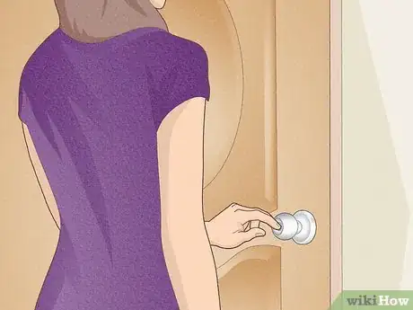 Imagen titulada Make a Secret Place in Your Room Step 8