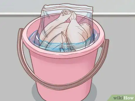 Imagen titulada Clean a Turkey Step 1