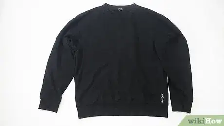 Imagen titulada Fold a Sweater Step 1