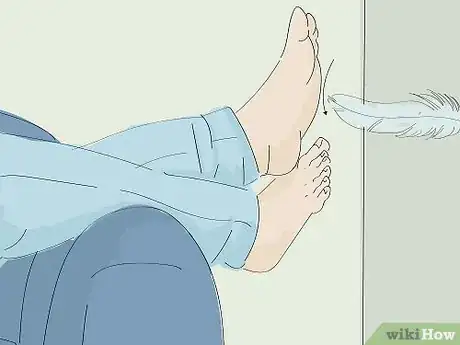 Imagen titulada Tickle Feet Step 8
