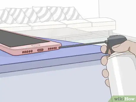 Imagen titulada Clean iPhone Speakers Step 3