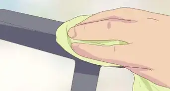 limpiar una silla de oficina