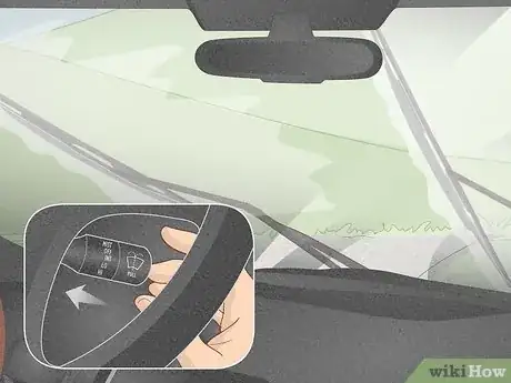 Imagen titulada Clean a Glass Windshield Step 16
